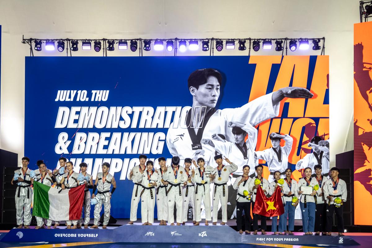 [시상식] 세계태권도시범경연&격파대회 이미지